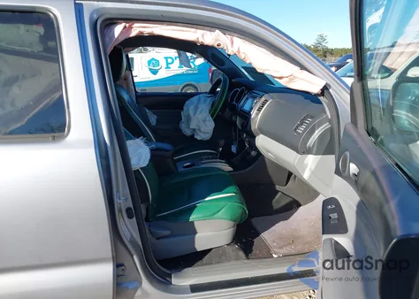 2015 Toyota Tacoma Prerunner z USA, uszkodzony, nr VIN 5TFJX4GN6FX044285